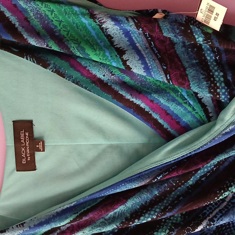Elegant Blue and Green Striped Dress - Picture 2 of 3